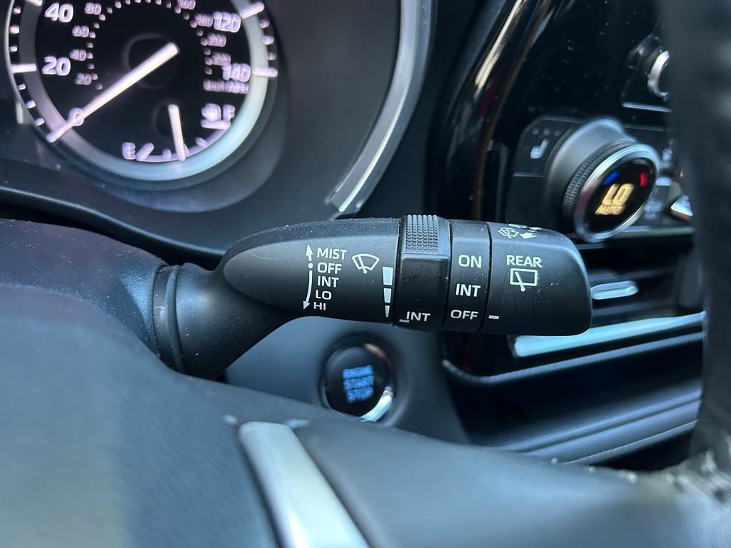 Used 2022 Toyota Highlander XSE FWD image 23