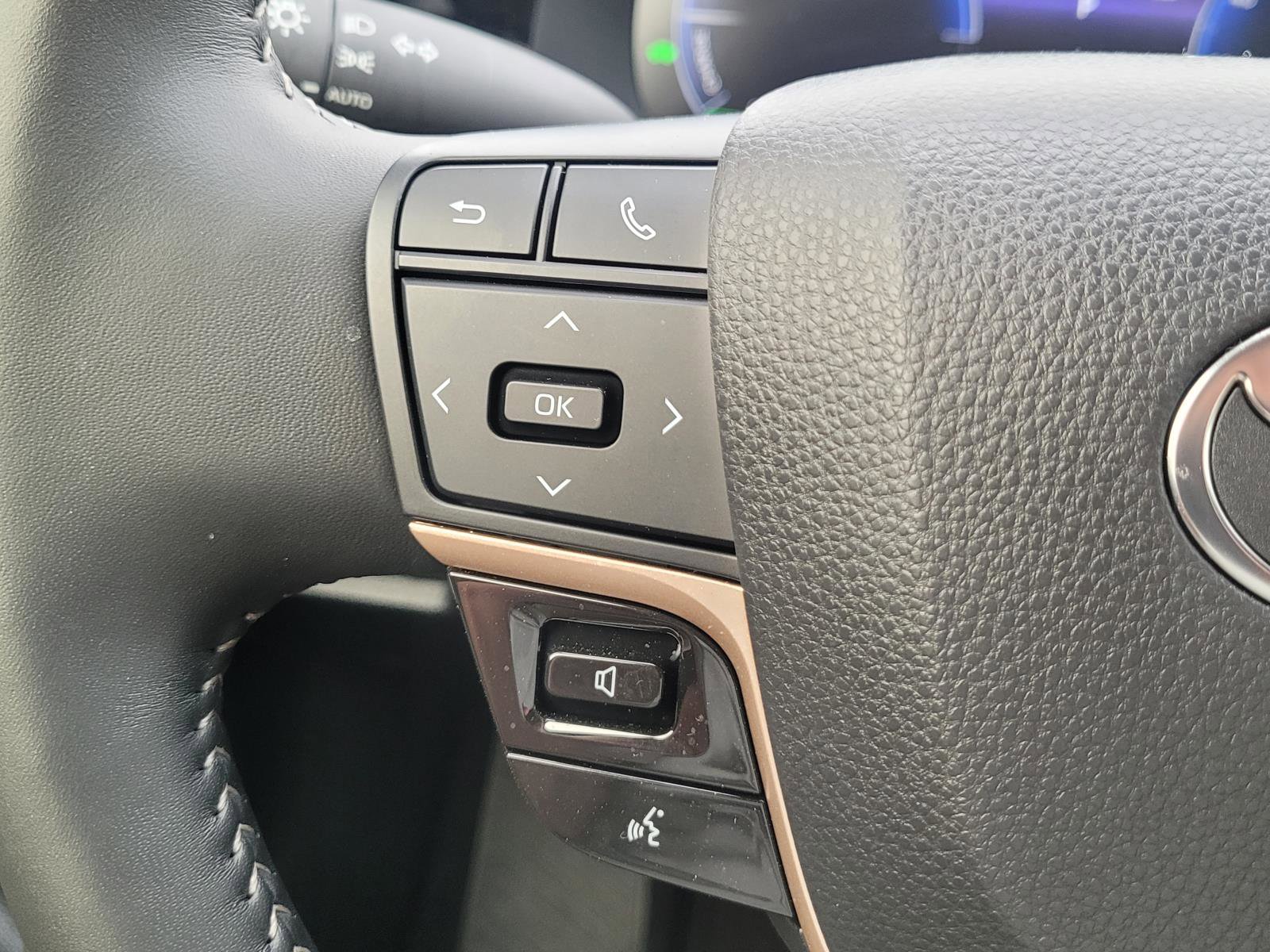 Used 2026 Toyota Crown XLE image 9