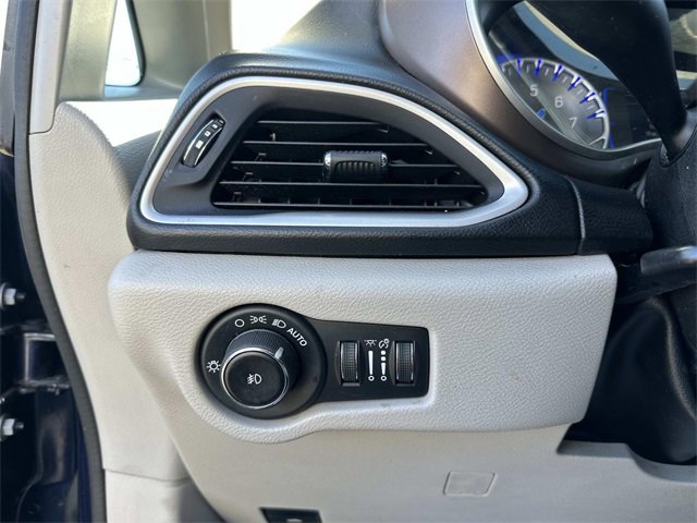 Certified 2019 Chrysler Pacifica Touring Plus image 23