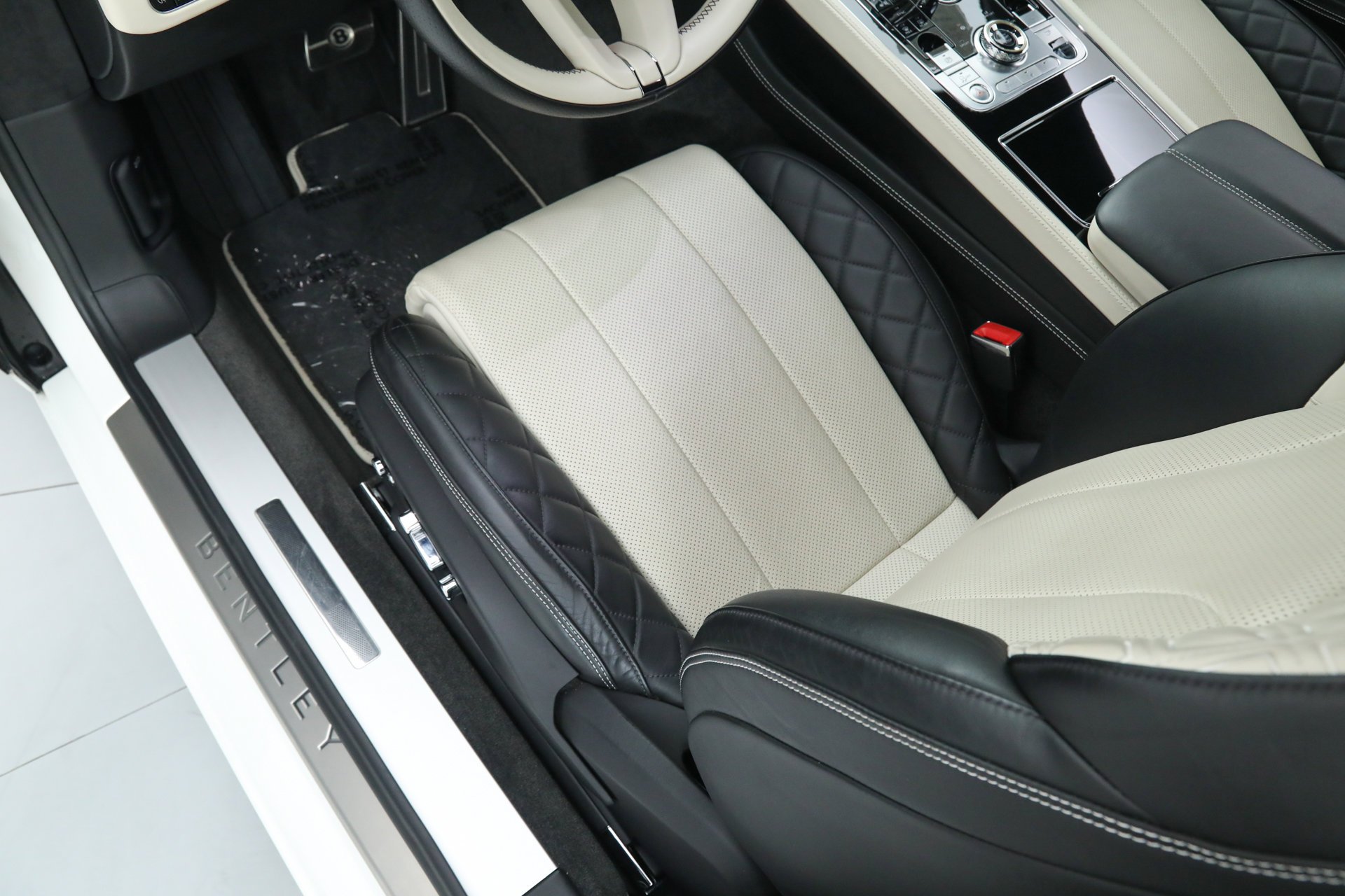 Used 2021 Bentley Continental GT V8 image 23