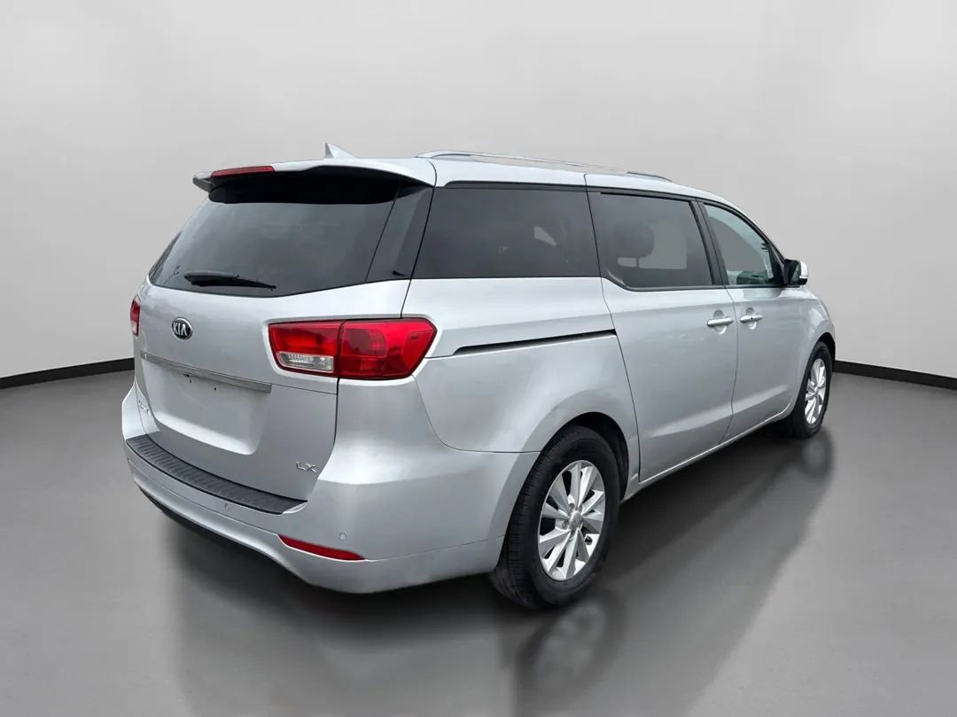 Used 2018 Kia Sedona LX w/ LX Essentials Premium Package image 6