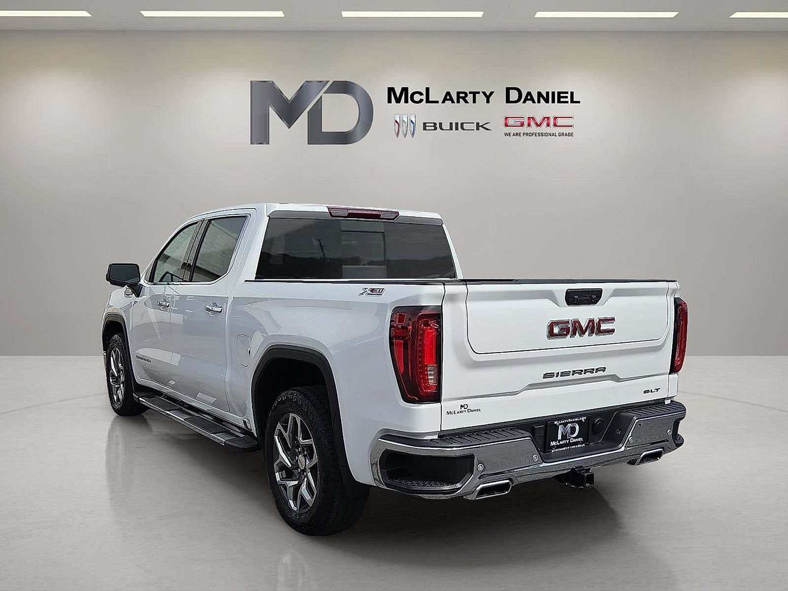 Certified 2024 GMC Sierra 1500 SLT w/ SLT Premium Plus Package AWD/4WD image 13