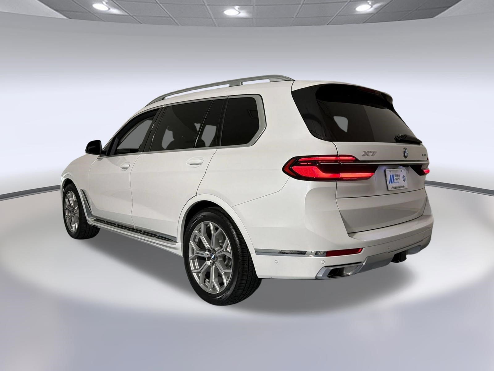 Used 2026 BMW X7 xDrive40i AWD/4WD image 3