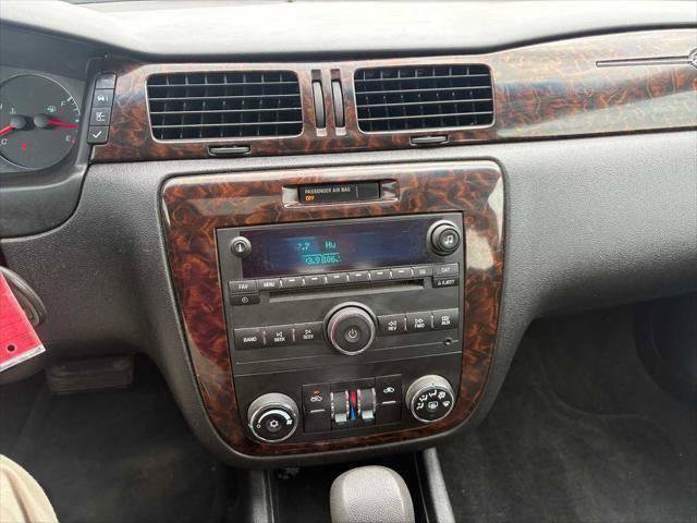 Used 2015 Chevrolet Impala LT w/ LT Sunroof Package FWD image 14