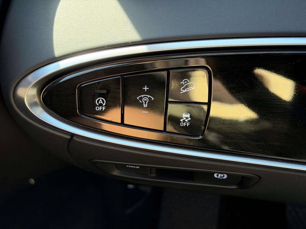 Certified 2025 Genesis GV70 2.5T AWD/4WD image 26