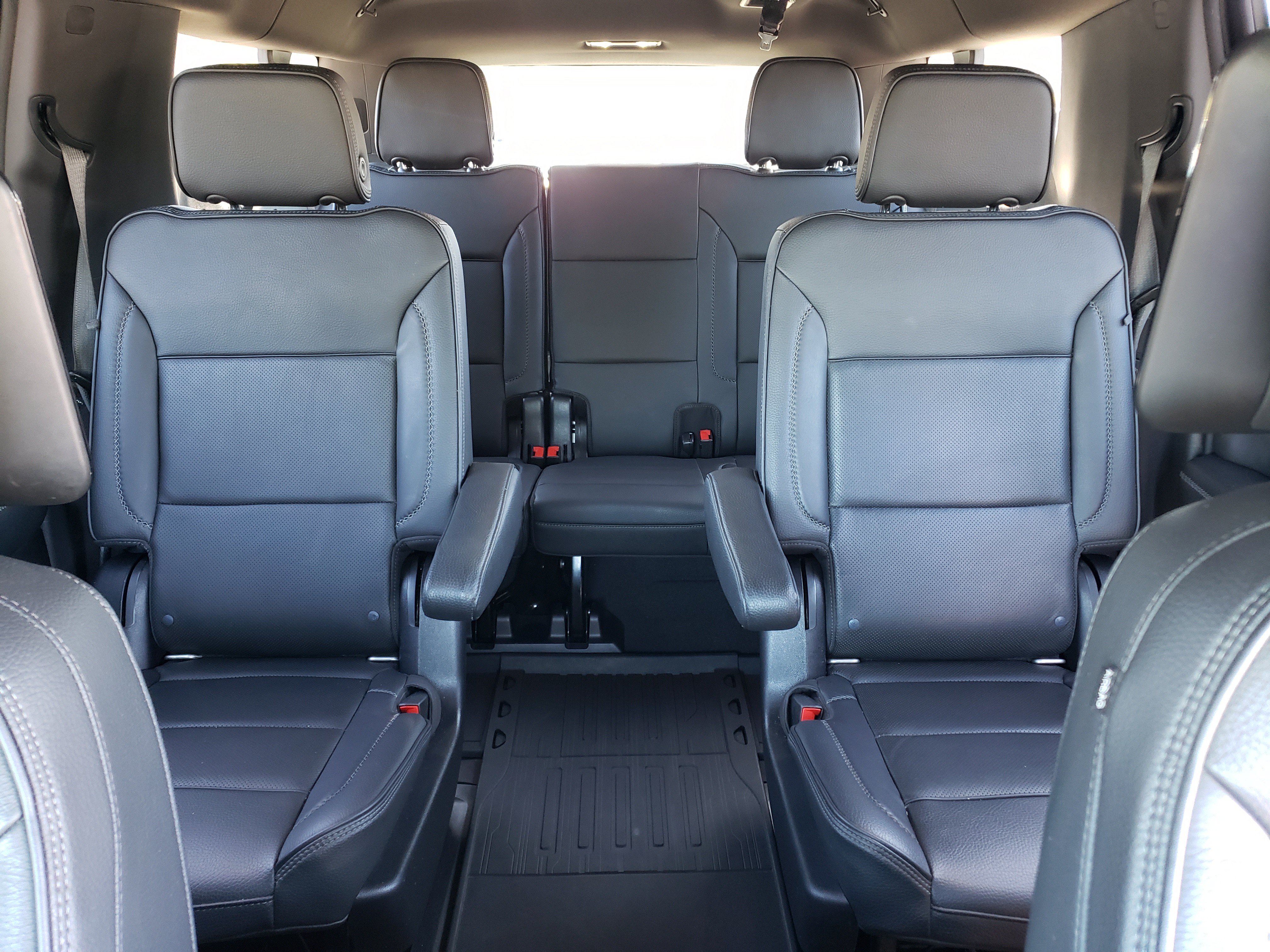 Used 2021 GMC Yukon XL Denali AWD/4WD image 31