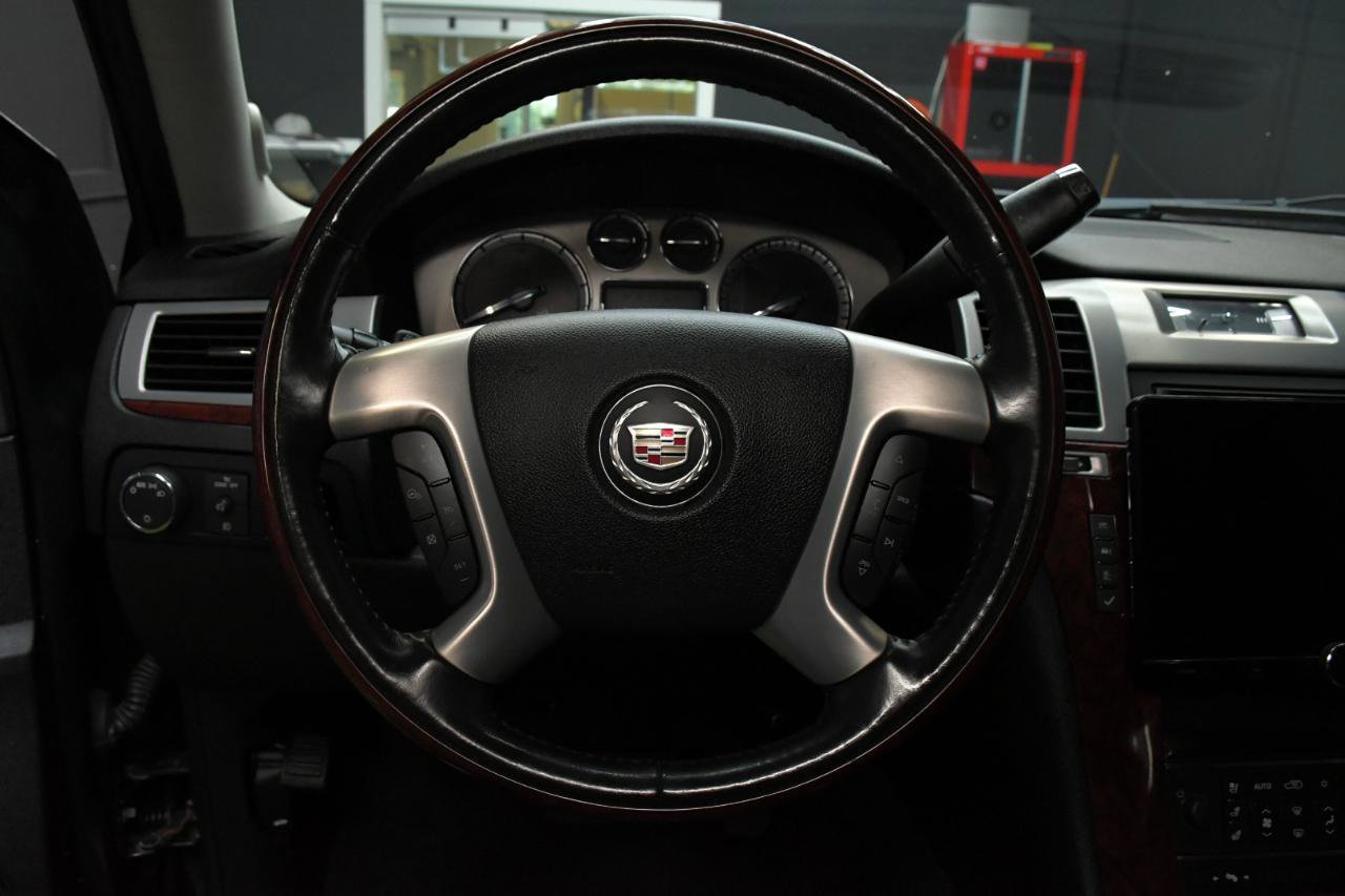 Used 2013 Cadillac Escalade EXT Luxury AWD/4WD image 23