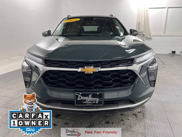 Used 2025 Chevrolet Trax LT image 2