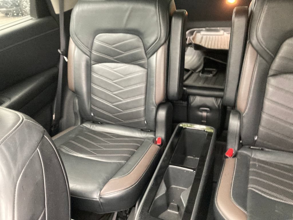 Used 2022 Nissan Pathfinder Platinum w/ Cargo Package AWD/4WD image 32