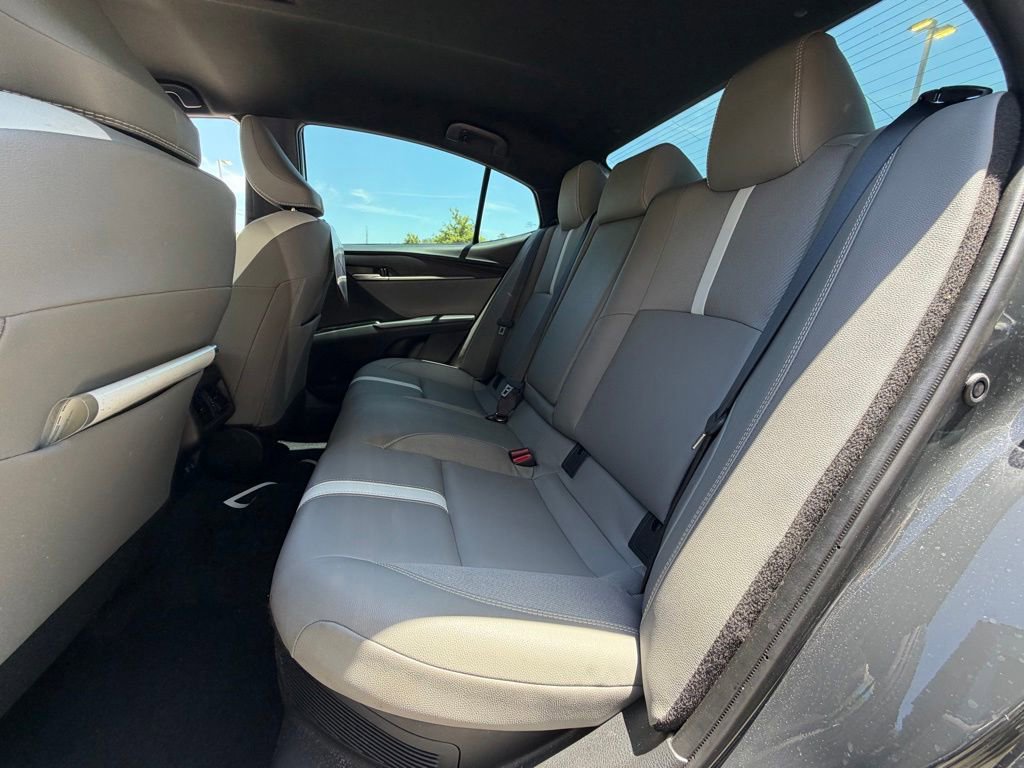 Used 2025 Toyota Camry SE w/ Convenience Package FWD image 6