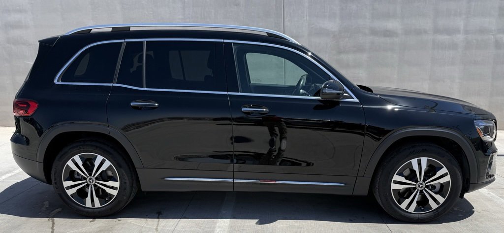 Used 2025 Mercedes-Benz GLB 250 4MATIC image 3
