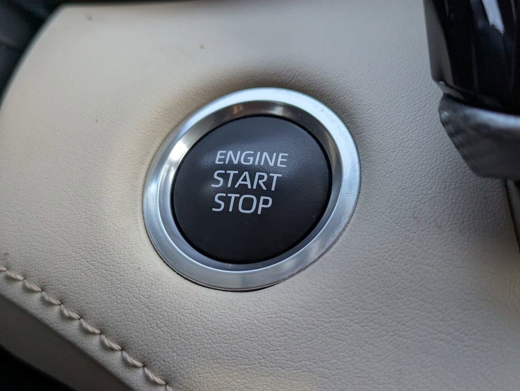 Used 2024 Toyota Highlander Platinum image 31