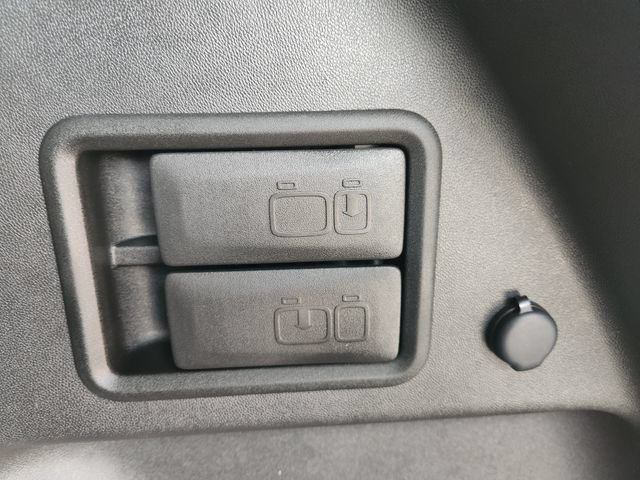 Used 2024 Chevrolet Equinox LT FWD image 35