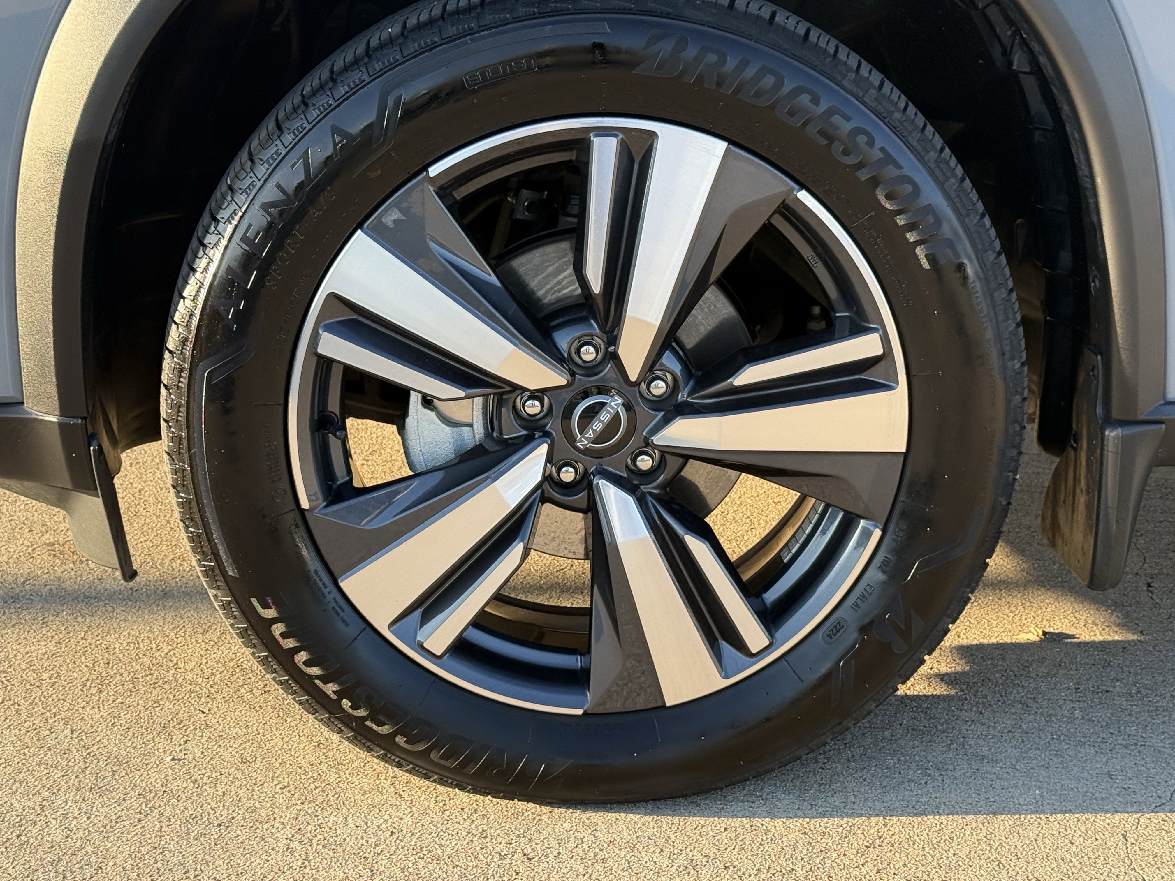 Used 2025 Nissan Rogue SL image 12