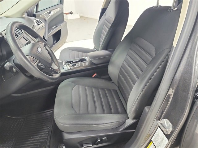 Used 2018 Ford Fusion SE image 19