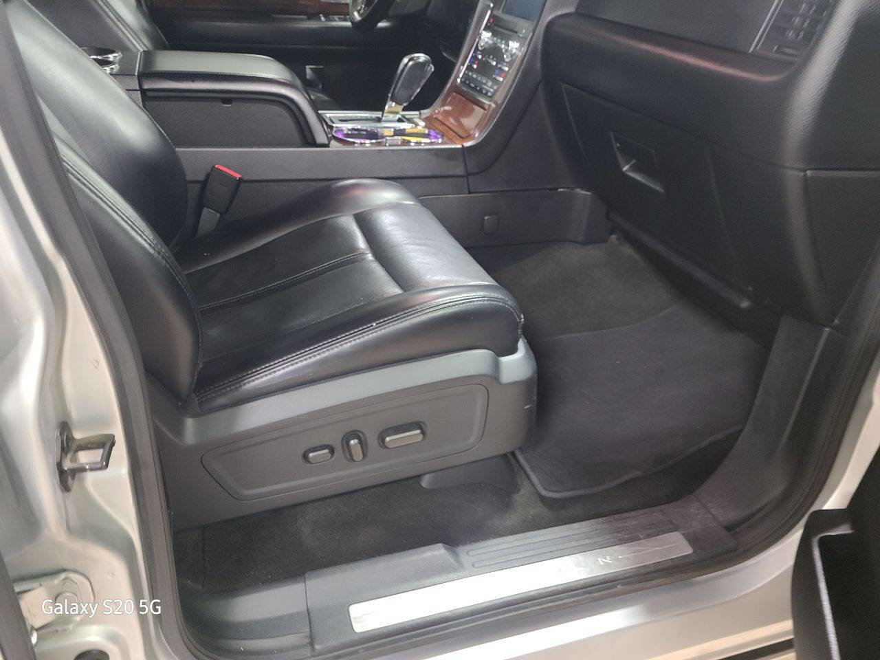 Used 2017 Lincoln Navigator Select image 15