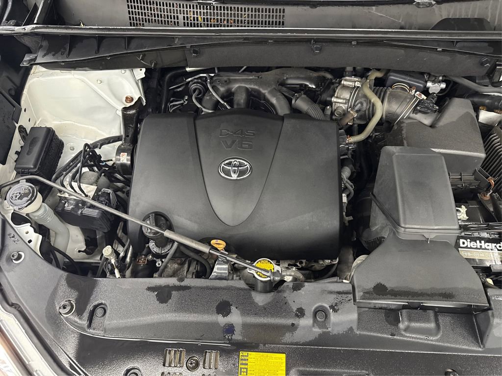 Used 2017 Toyota Highlander XLE w/ Carpet Mat Package image 13