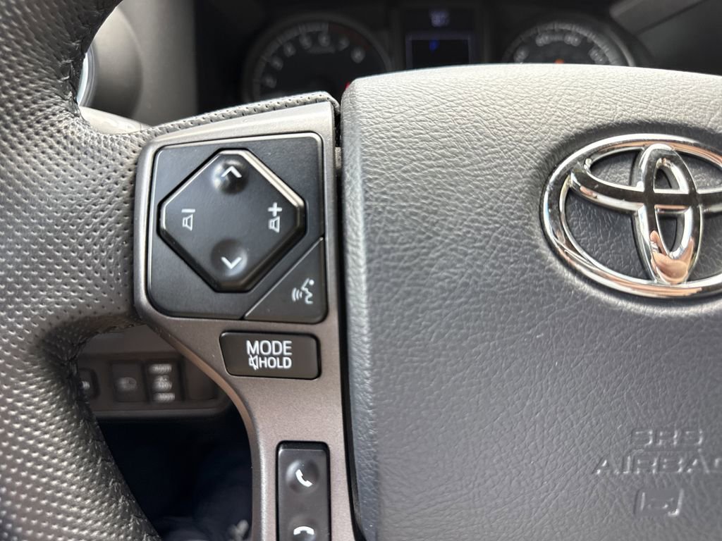 Used 2020 Toyota Tacoma TRD Off-Road w/ Technology Package AWD/4WD image 24