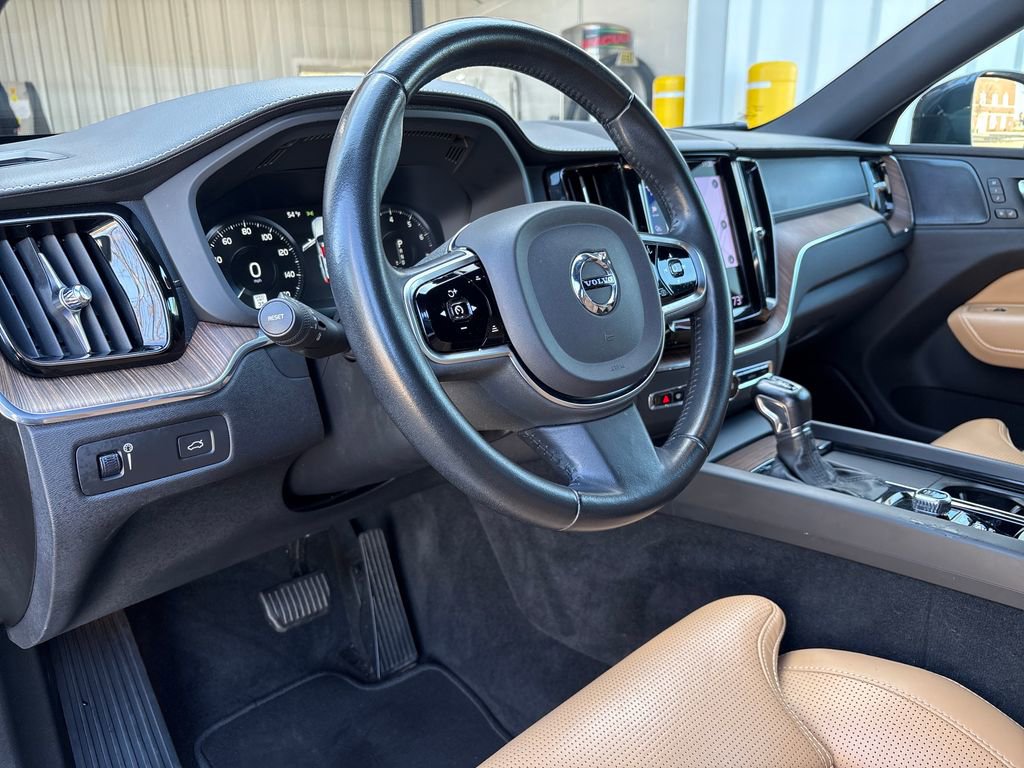 Used 2021 Volvo XC60 T5 Inscription w/ Advanced Package image 12