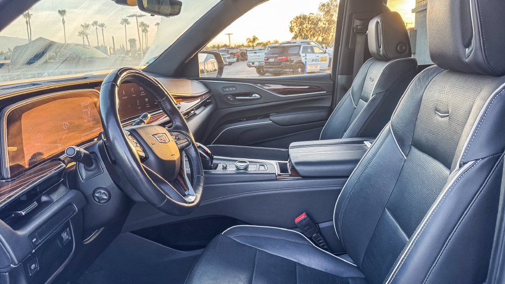Used 2023 Cadillac Escalade Premium Luxury RWD image 20