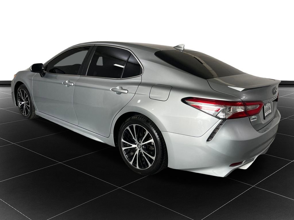 Used 2020 Toyota Camry SE FWD image 3