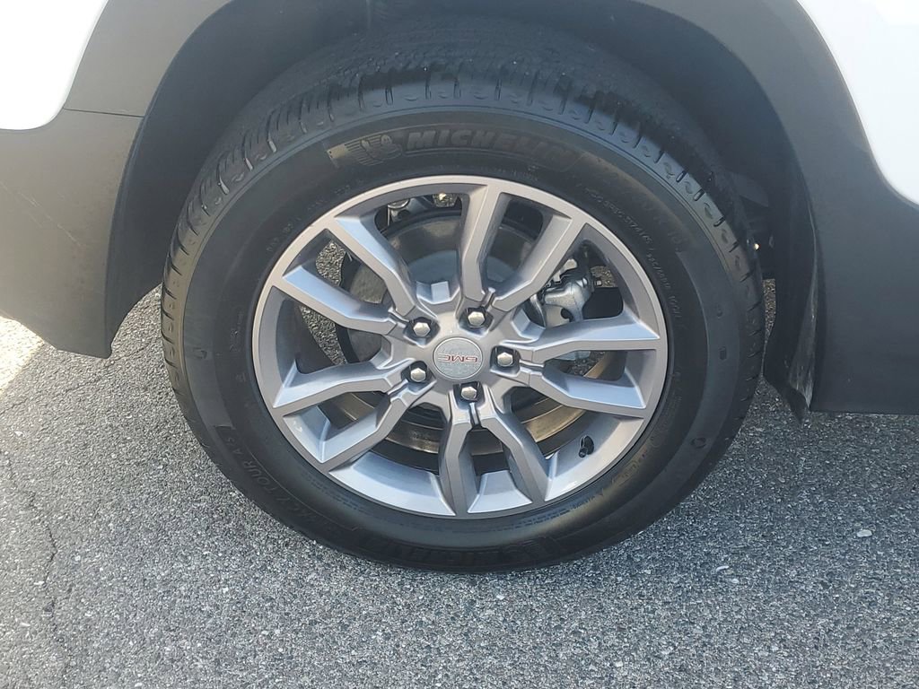 Used 2024 GMC Terrain SLT AWD/4WD image 8