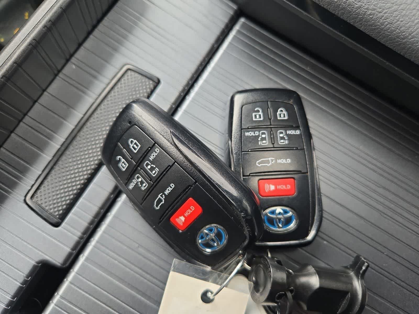 Used 2022 Toyota Sienna XSE w/ XSE Plus Package FWD image 36