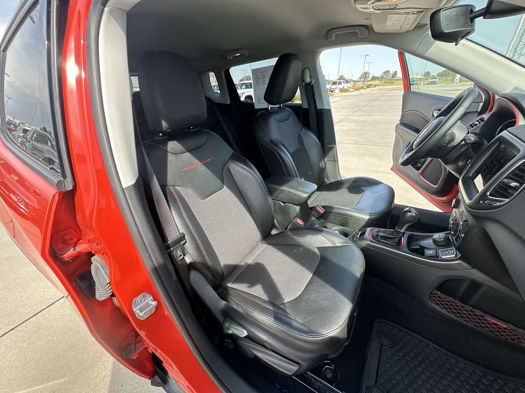 Used 2020 Jeep Compass Trailhawk w/ Cold Weather Group AWD/4WD image 29