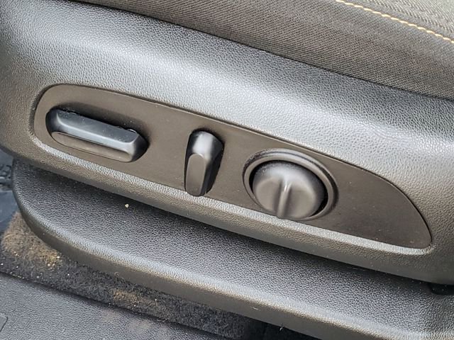 Used 2021 Chevrolet Equinox LT w/ LPO, Blackout Package image 7