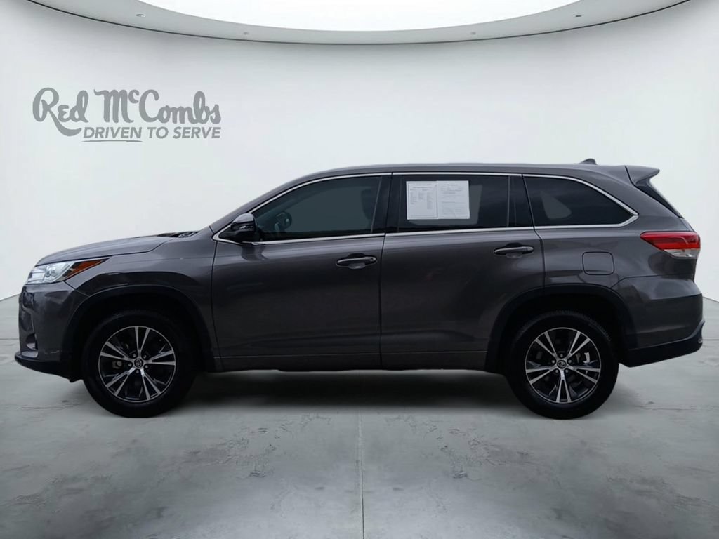 Used 2017 Toyota Highlander Plus FWD image 2