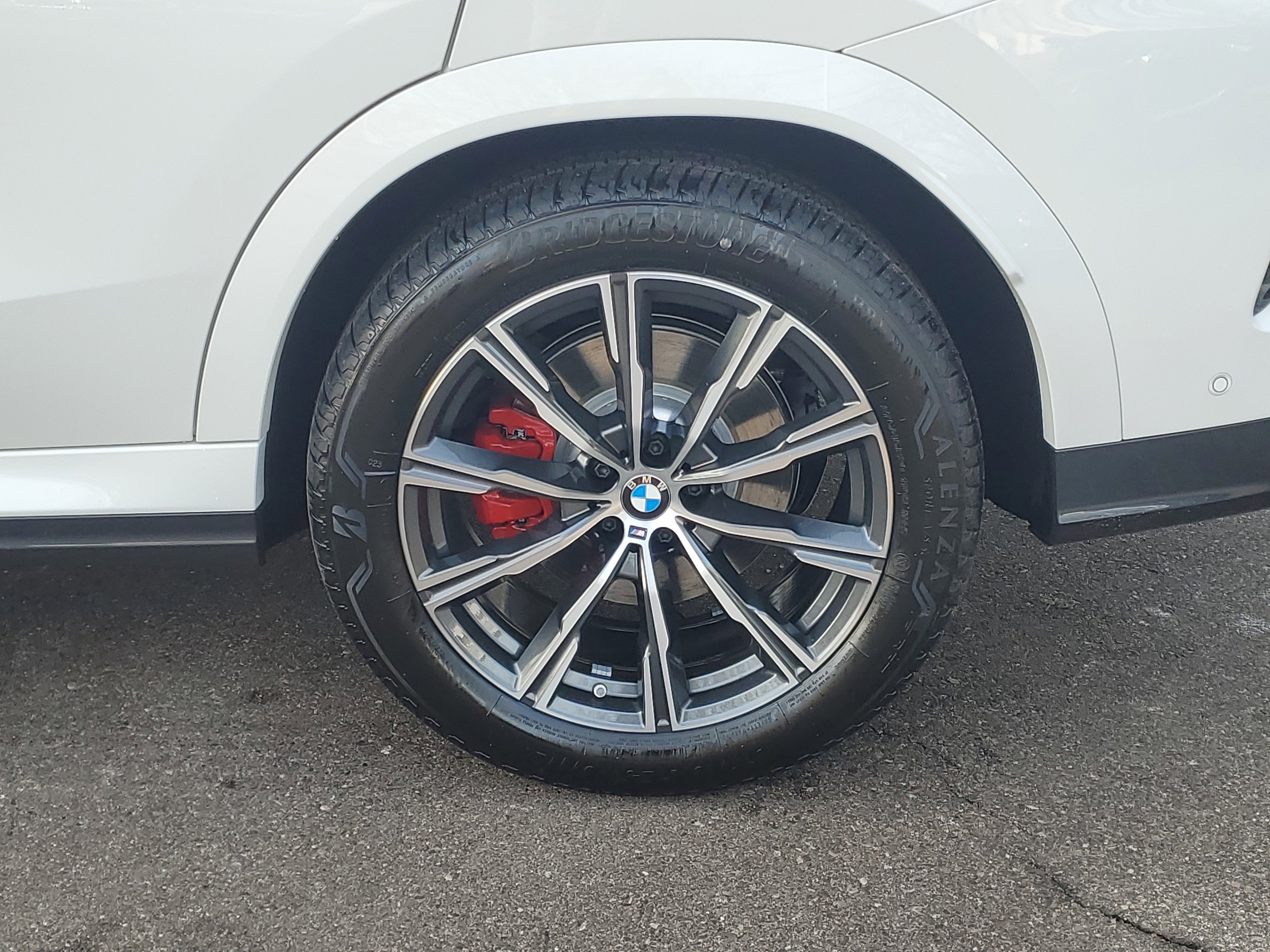 New 2026 BMW X6 xDrive40i w/ Climate Comfort Package image 28