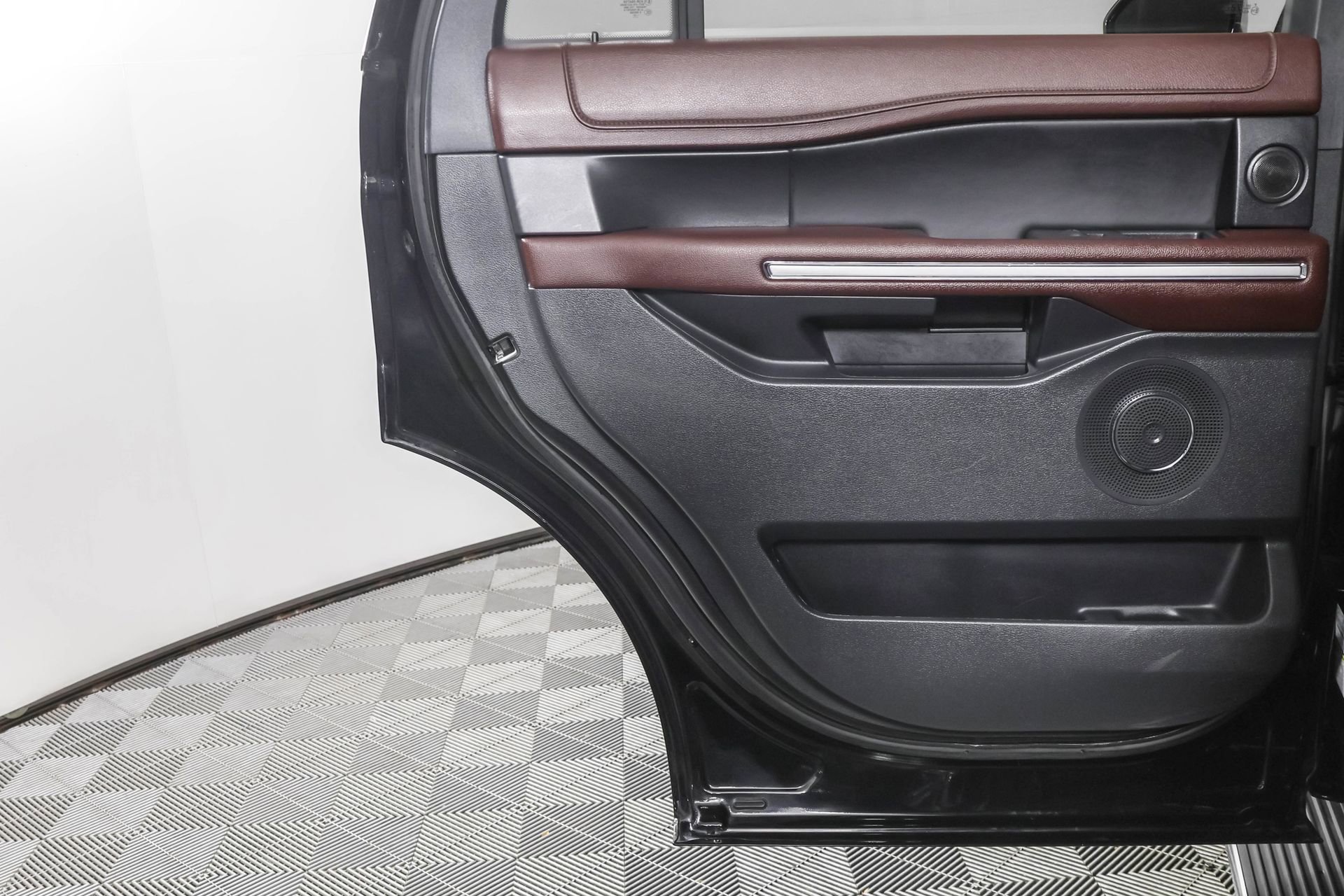 Used 2023 Ford Expedition Limited image 41