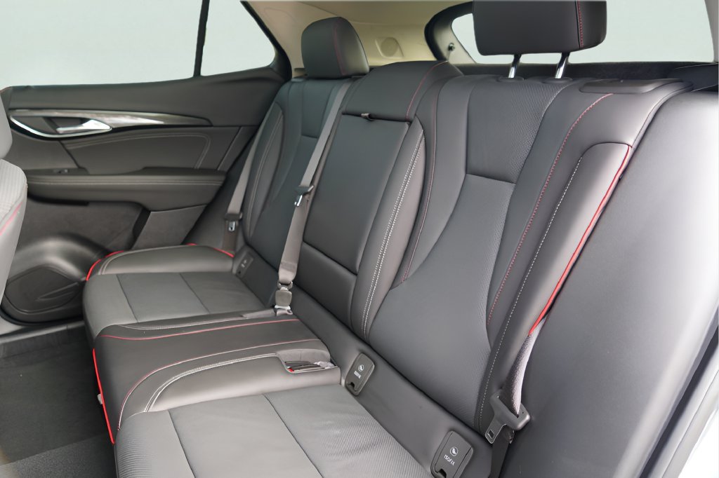 Used 2023 Buick Envision Essence w/ Sport Touring Package AWD/4WD image 30