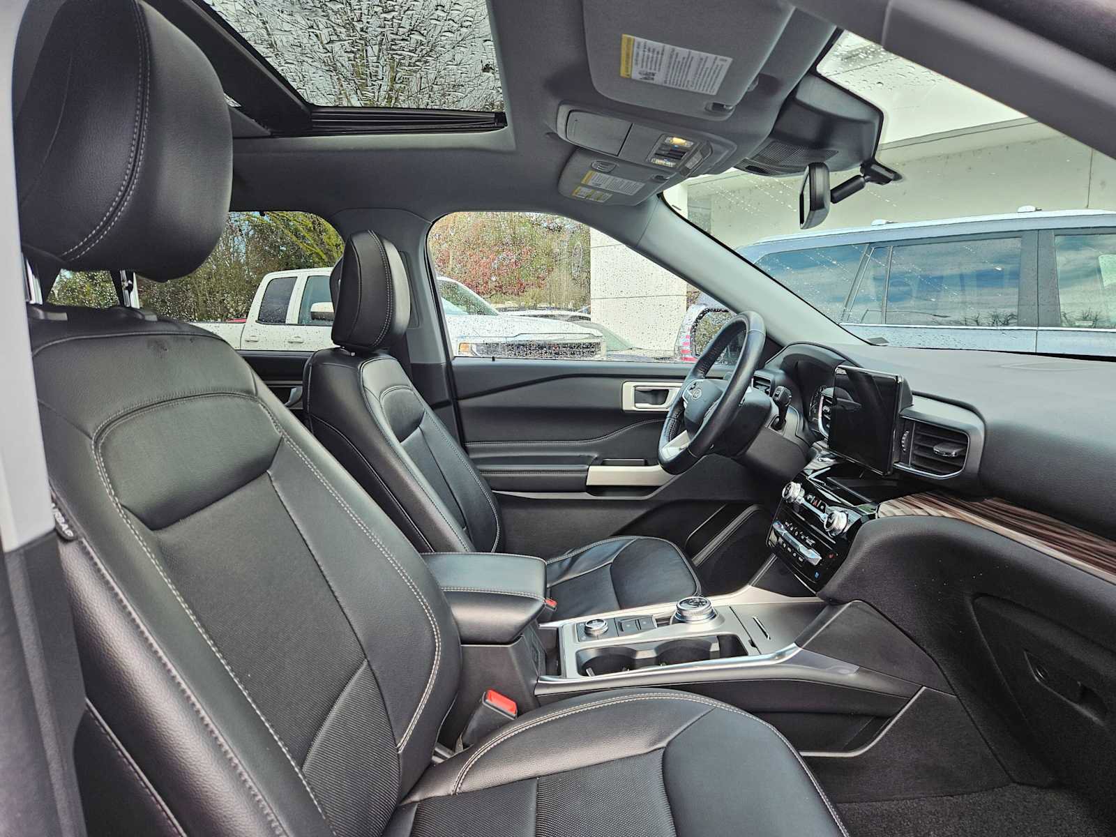 Used 2023 Ford Explorer Limited image 10
