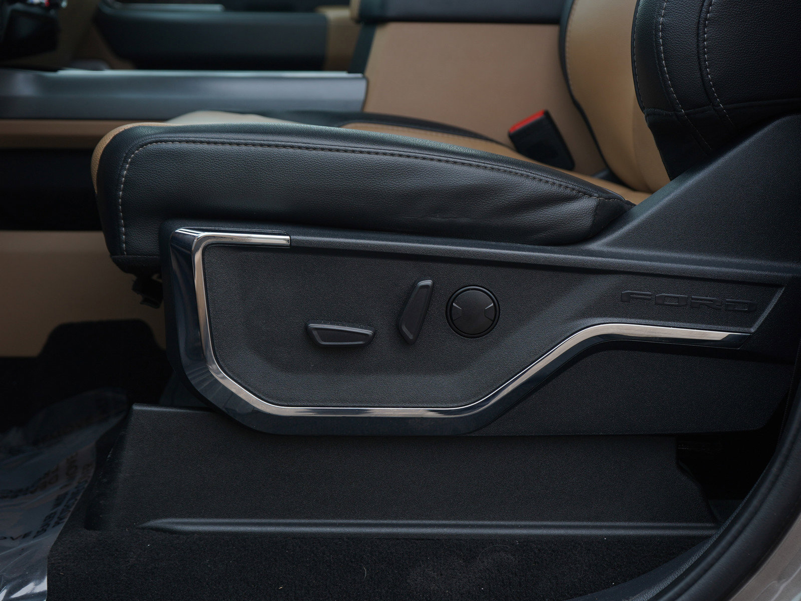 Used 2023 Ford F350 Lariat image 28