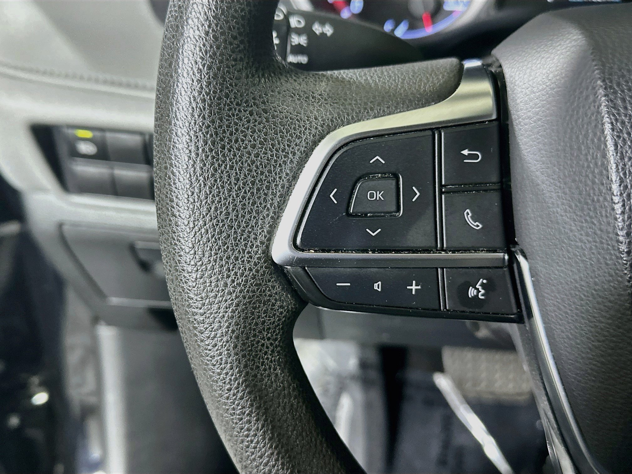 Used 2021 Toyota Highlander L FWD image 16