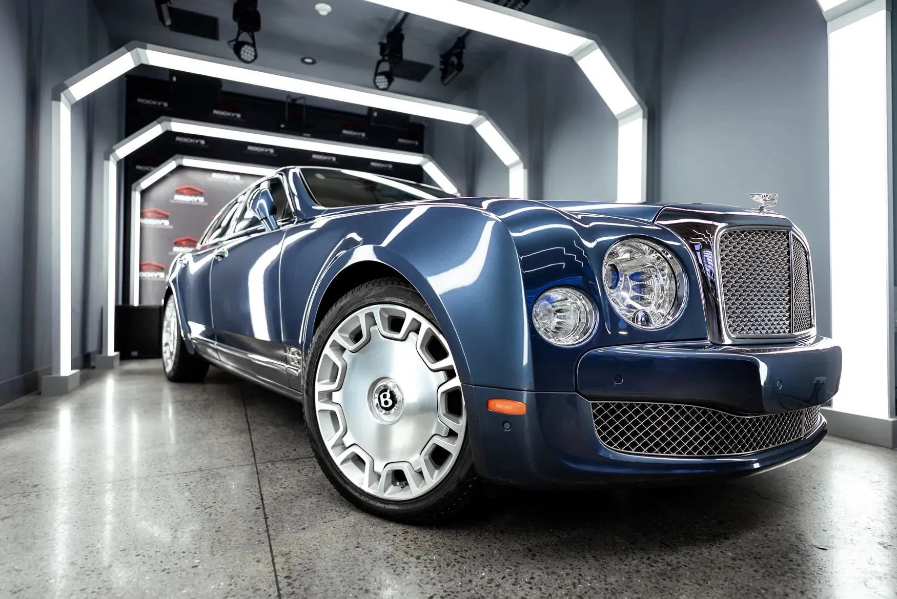 Used 2011 Bentley Mulsanne RWD image 3