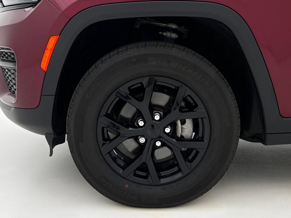 Used 2025 Jeep Grand Cherokee Altitude AWD/4WD image 26
