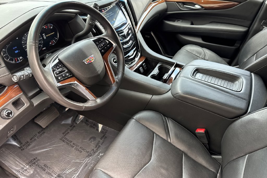 Used 2019 Cadillac Escalade Premium Luxury RWD image 3