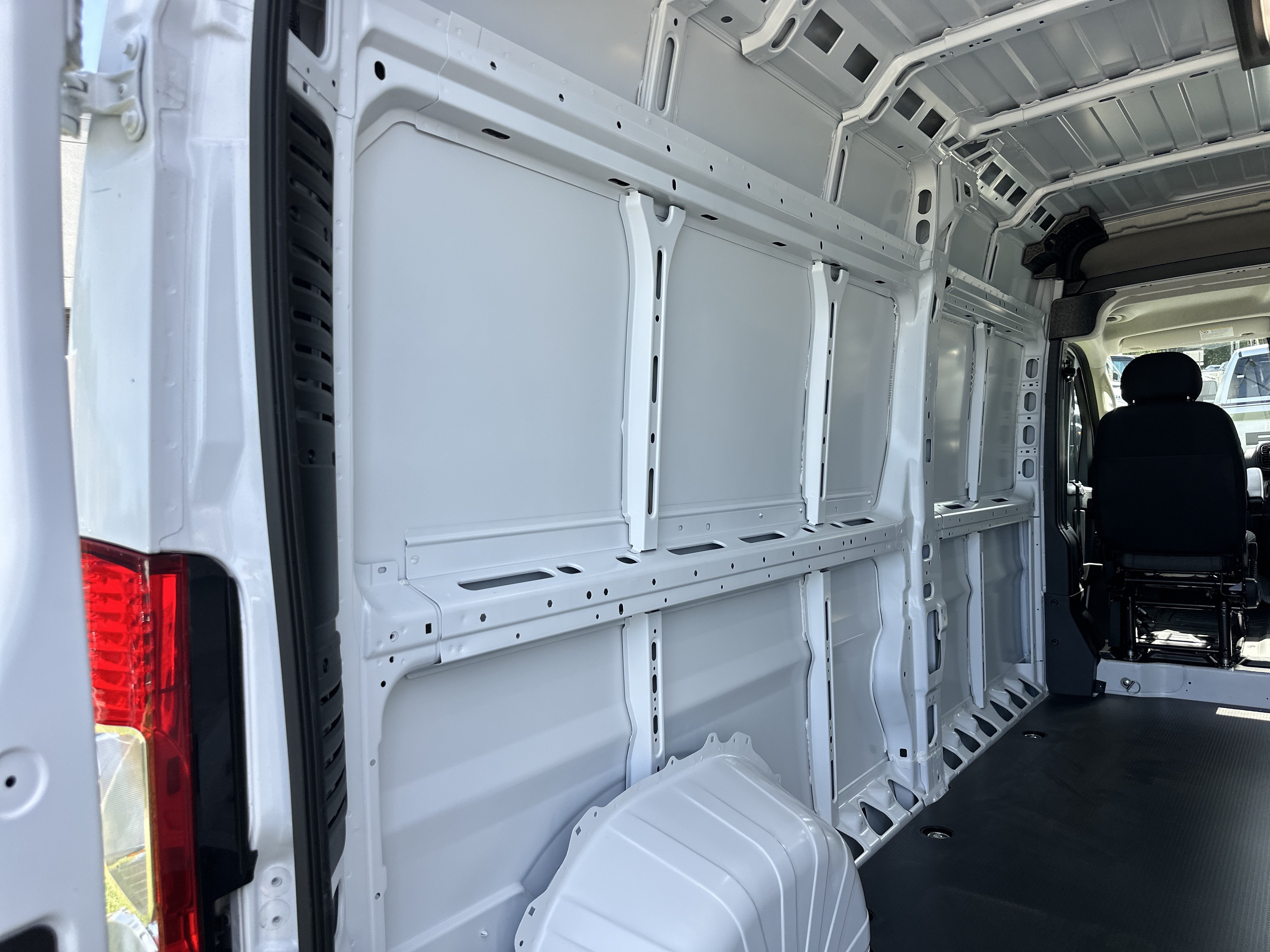New 2026 RAM ProMaster 3500 w/ Premium Convenience Group FWD image 18