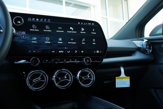 New 2025 Chevrolet Equinox EV LT image 18