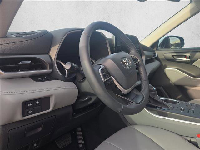 Used 2024 Toyota Highlander XLE image 10