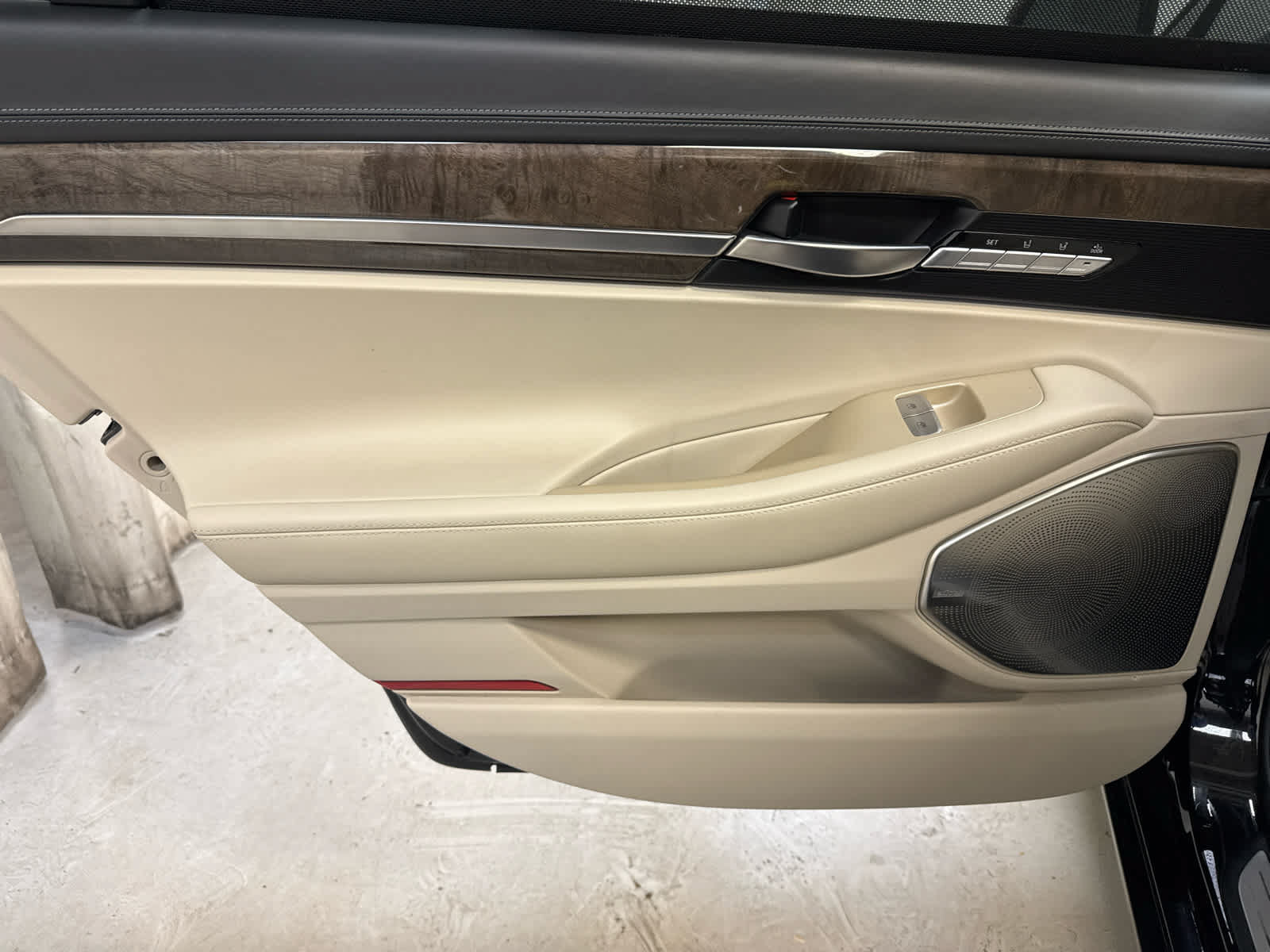 Used 2018 Genesis G90 5.0 Ultimate AWD/4WD image 32