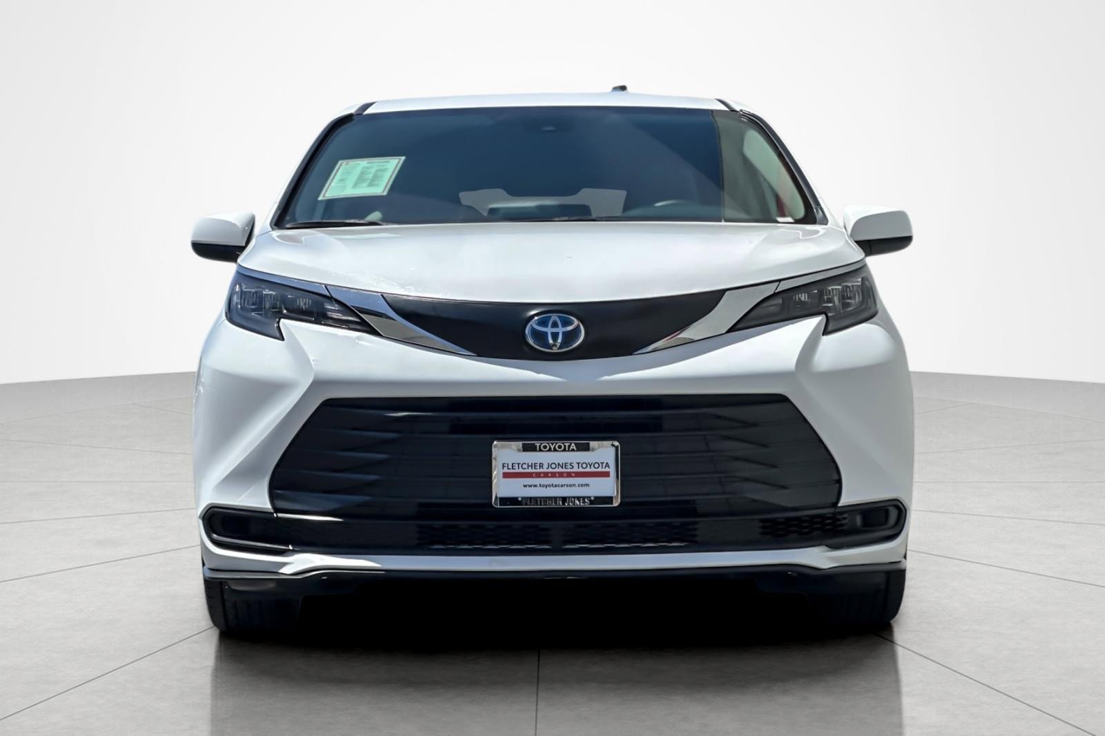 Certified 2024 Toyota Sienna LE FWD image 8