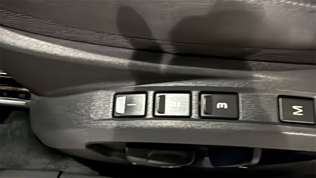 Used 2011 Volvo C30 T5 w/ Preferred Pkg image 18