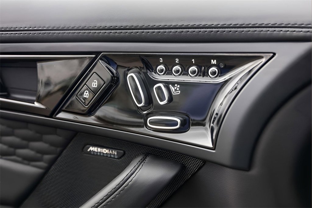 Used 2023 Jaguar F-TYPE R image 22