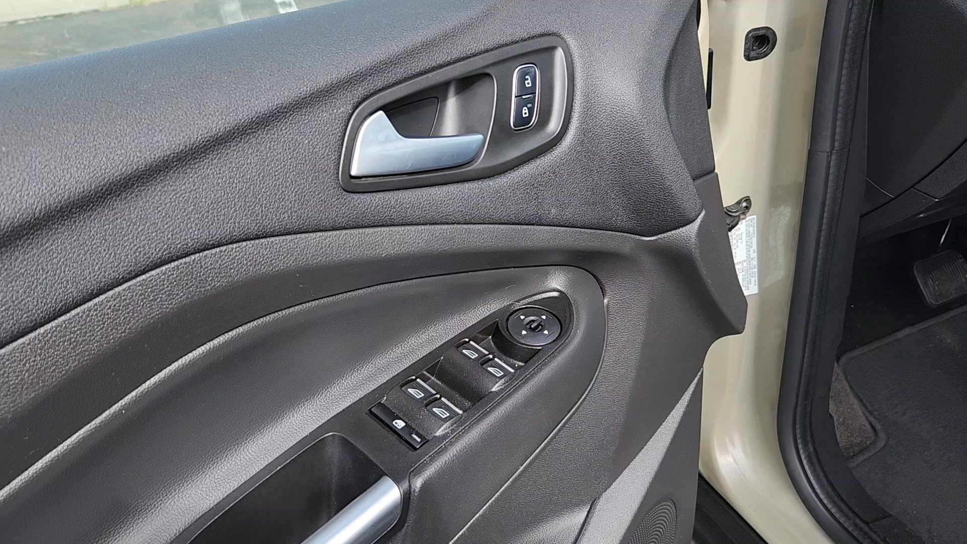 Used 2017 Ford C-MAX Energi SE w/ Equipment Group 402A image 7