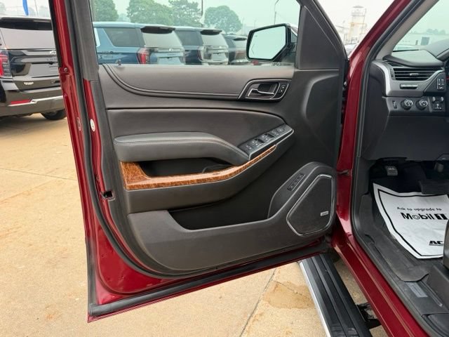 Used 2019 Chevrolet Suburban Premier w/ Premier Plus Edition AWD/4WD image 38