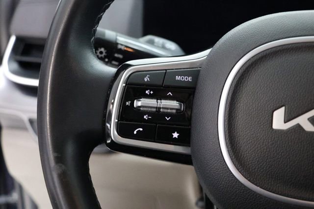 Used 2025 Kia Carnival FWD image 21