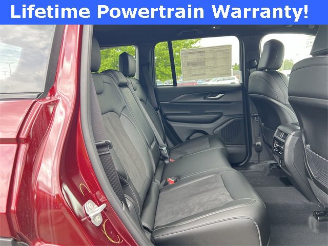 New 2025 Jeep Grand Cherokee Altitude image 18